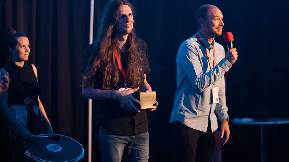 Måns Larsson, 3D-artist och Christian Södergren, Technical Director, tog emot priset på festivalen i tjeckiska Brno. 