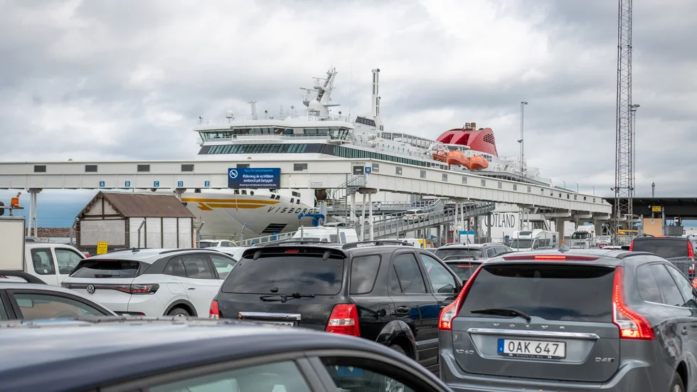 Under söndagen tvingades Destination Gotland ställa in två avgångar på grund av hårda vindar, och flera avgångar försenades under måndagen på grund av sent inkommande färjor. 