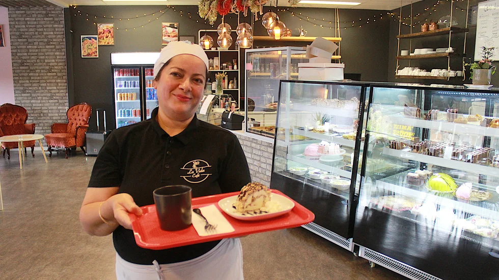 Rowaida Nijim hoppas La Vida café ska bli ett ställe folk pratar om och där man trivs och umgås. "Folk kommer från många olika orter, både i kommunen och utanför. Utmaningen ligger i att göra det till ett ställe som passar alla", säger hon.