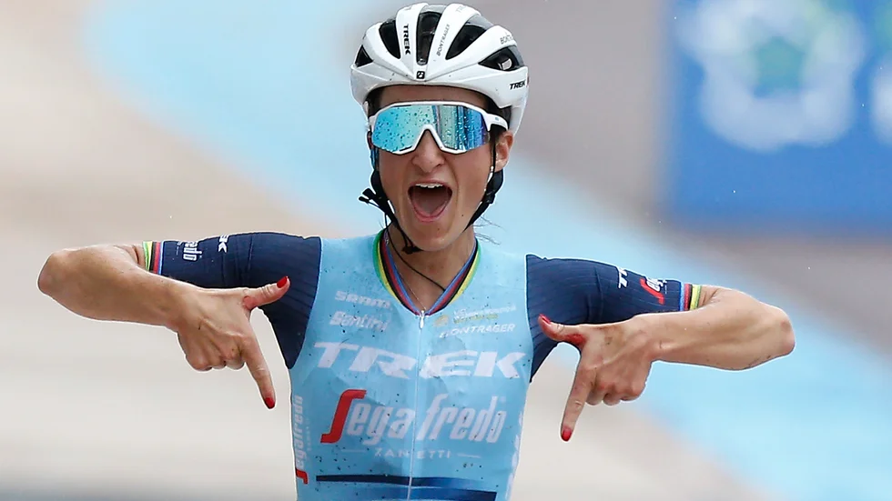 Elizabeth "Lizzie" Deignan blev historisk som den första damvinnaren av cykelklassikern Paris-Roubaix.