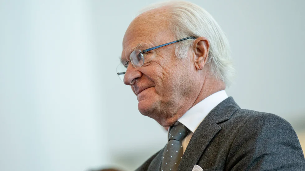 Kungen Carl den XVI Gustaf borde vara den som avrundar den ärvda monarkins epok i Sverige. Det skriver ordföranden och vice ordföranden i republikanska föreningen. 