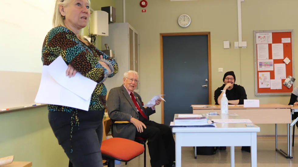 Thage G Peterson fick svara på elevernas kluriga frågor under läraren Agneta Lindqvists lektion.