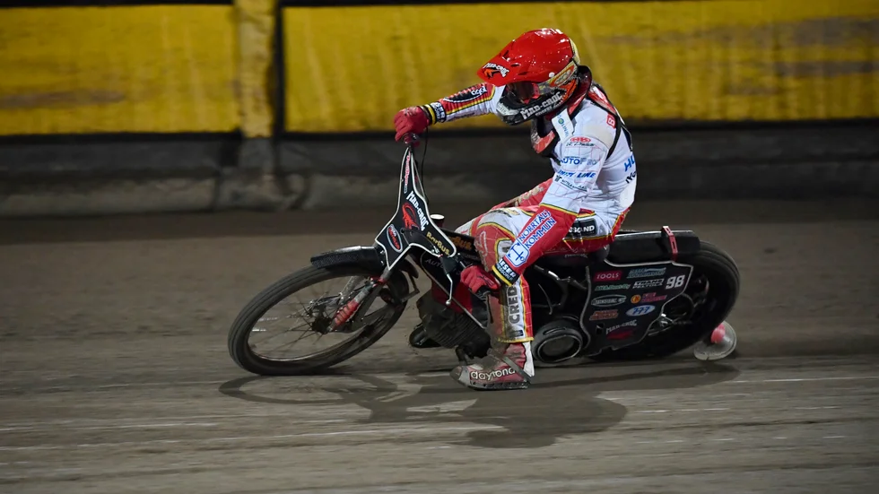 Timo Lahti hade en mörk kväll i Eskilstuna. Bara 2+1 poäng och då är det svårt för Rospiggarna att gå till final.