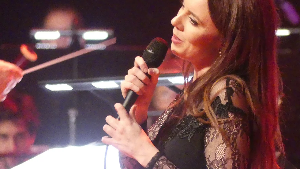 "Jag tänker på Lana Del Rey, som förvisso inte sjunger jazz, men som Andersson kanske bär vissa likheter med", skriver UNT:s recensent om Ellen Andersson.

