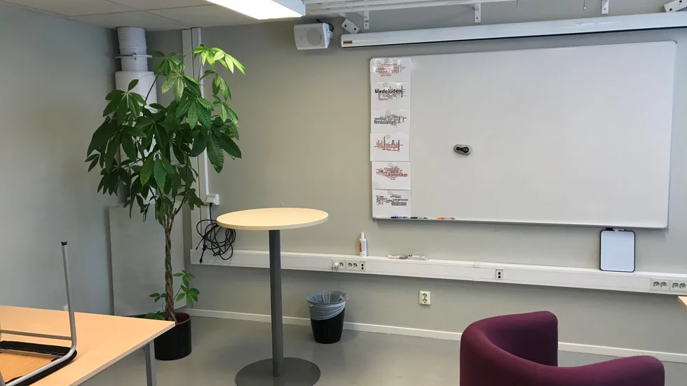 Lärarbristen ökar när fler lämnar yrket. Nu talar lärarna ut om den osunda arbetsmiljön.