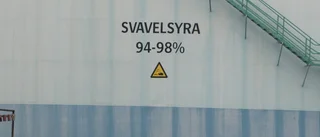 Anställd fick stänk av lut och svavelsyra i ansiktet