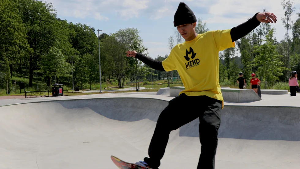 Ett skateproffs Felipe Suarez från Colombia fanns på plats för att lära ungdomarna att åka skateboard.