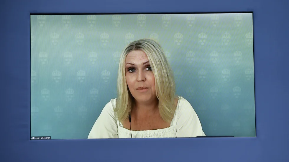 Socialminister Lena Hallengren har nu genomgått första delen av cancerbehandlingen. Tack vare digitala möten har hon kunnat fortsätta jobba. Arkivbild.