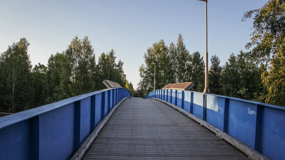 I dagens Norran redogörs för hur kvinnan, som utsattes för ett våldtäktsförsök på blå bron i Skelleftehamn den 22 juni, uppfattade det mycket allvarliga överfallet. Den 20 juli hålls rättegången mot den åtalade 38-åringen.