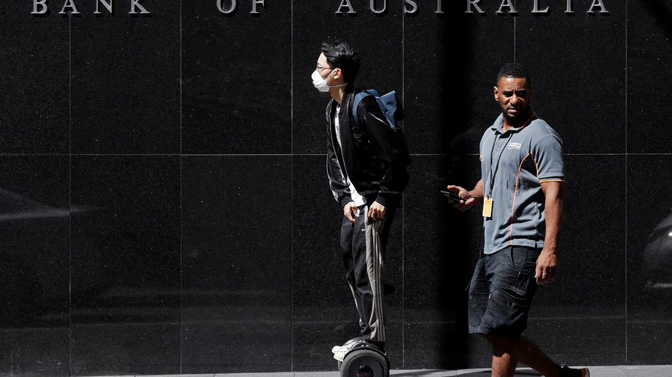 Australiens centralbank rör inte räntan och förlänger sitt stödköpsprogam. Arkivbild.