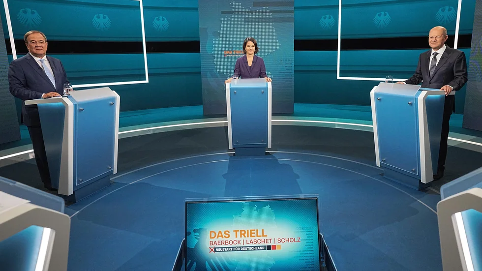 De tre kanslerkandidaterna Armin Laschet (CDU), Annalena Baerbock (De gröna) och Olaf Scholz (SPD) i studion i Berlin.