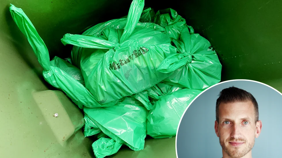 Avfallspåsar i plast fortsätter att användas, men snart är de tillverkade av 100 procent återvunnen plast. På bild Kent Briby, operativ chef för återvinning på Eskilstuna Energi och miljö.