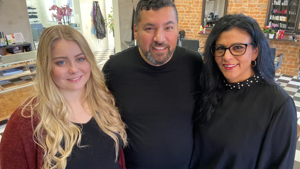 Sabine Gåsvaer, Diego Cabrera och Marcela Cabrera gillar läget. Bokstavligt.