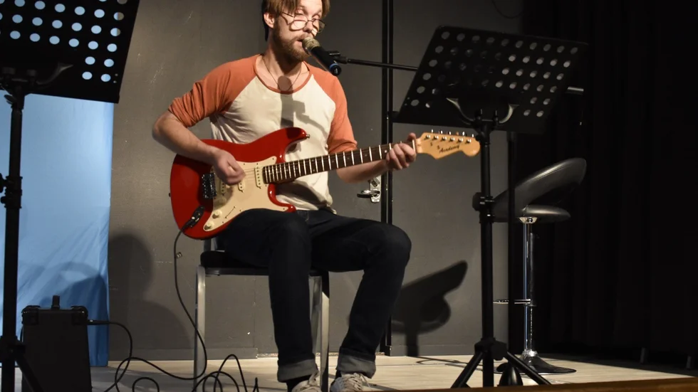 Dennis "REFLECTO" Björkman har slutat med alkoholen och kör sitt eget soloband istället. "Bästa kvällen hittills under turnén", säger han.