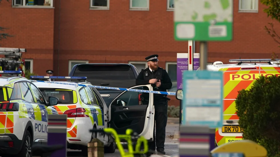 En taxibil exploderade utanför ett sjukhus i Liverpool.
