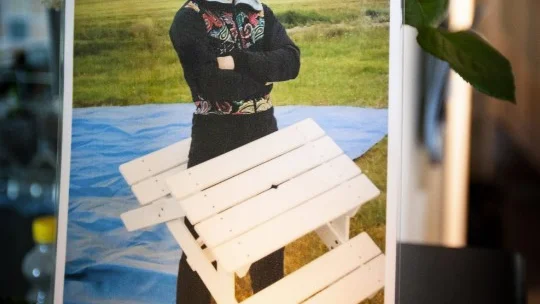 Carl Edling var en av de omkomna i flygolyckan. Han blev bara 20 år. Den här bilden tycker familjen på ett bra sätt visar hur Carl var. Trygg, stolt och lycklig och på en plats där han vill vara.