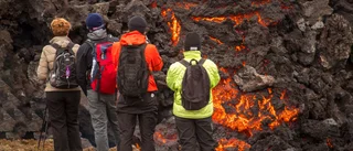 Turister flockas vid Islands bubblande vulkan