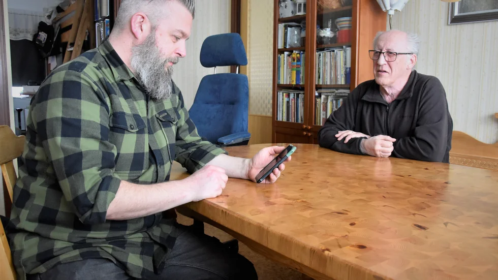 Stefan Sternelöv och Erik Gustafsson har i flera år väntat på att det ska dras fiber i Korpikå.