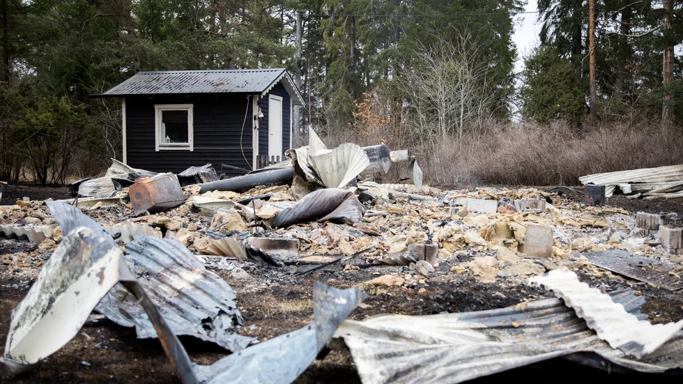 Ett fritidshus i Alskog brann ner till grunden natten till onsdag.