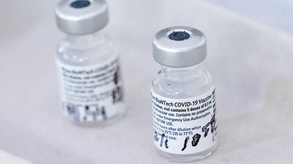 Att få en vaccinationstid per telefon är lättare sagt än gjort, enligt signaturen Hans.
