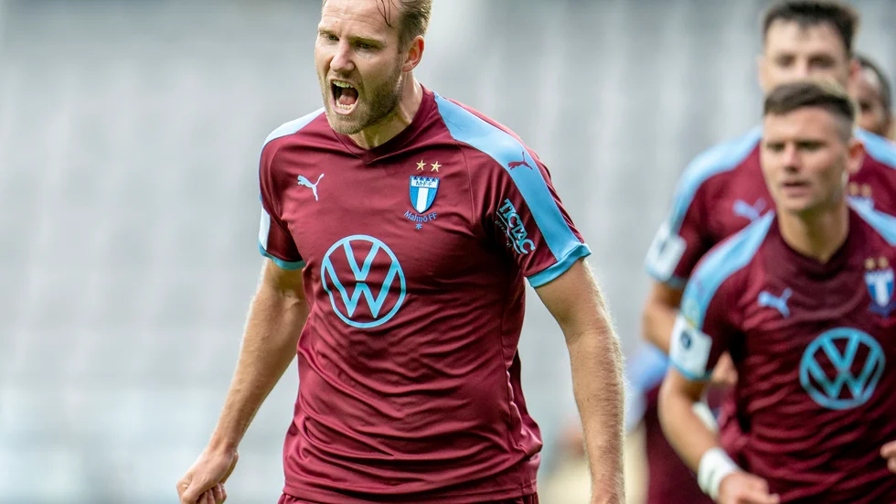 Malmö FF:s Ola Toivonen jublar efter ett mål förra säsongen. Arkivbild.