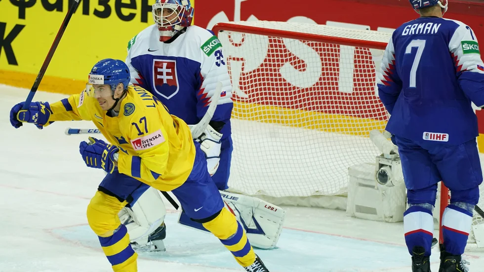 Svenskt jubel igen? Pär Lindholm jublar efter ett av Sveriges mål i 3–1-segern över Slovakien i går kväll. Blir det nytt jubel mot mardrömsmotståndaren Ryssland?