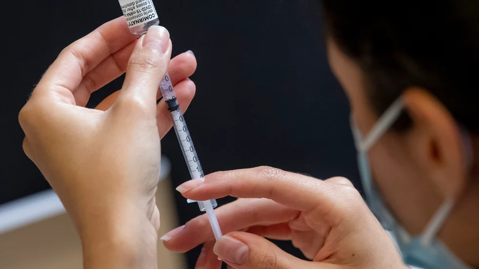 Nya smittade patienter upptäcktes under helgen, samtidigt som vaccinerade ökade.