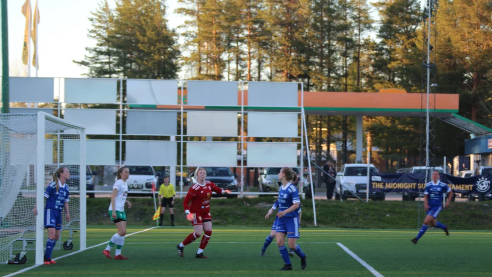 Kulan i luften. Bergnäset vände 0-1-underläge till seger mot Storfors på Heden.