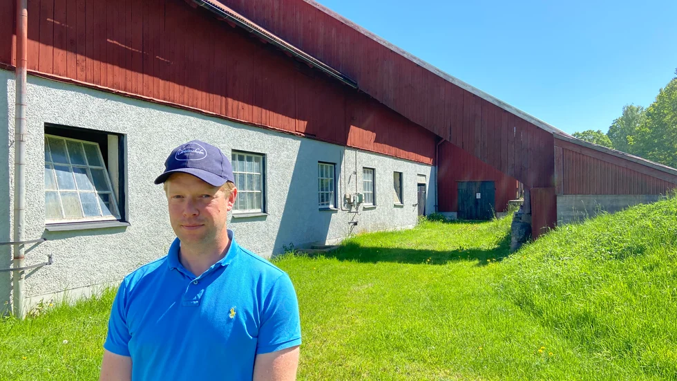 "Tidigare har det varit en och annan som kommit utan fiskekort, men då får de bara köpa kort på plats utan att vi vidtar några åtgärder. Men nu när de slänger i nät från bron blir det något annat", säger Johan Wachtmeister.
