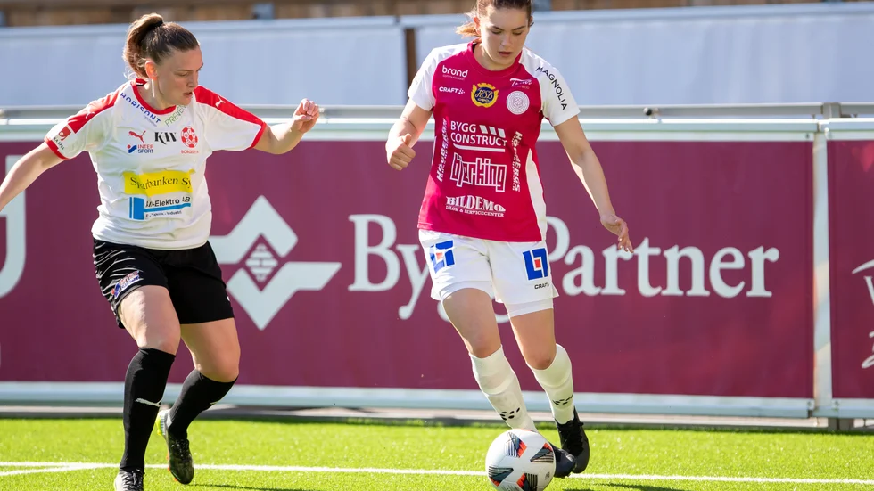 Clara Leffler gjorde sin första start i elitettan. 