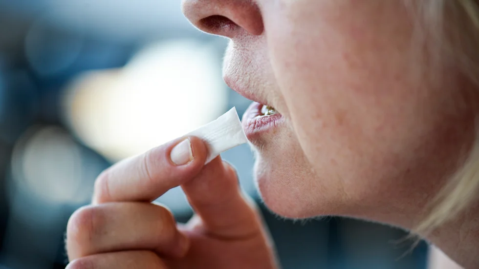 Vitt snus. Vuxna måste ta ansvar för att hjälpa unga att undvika ett livslångt hälsofarligt beroende.
