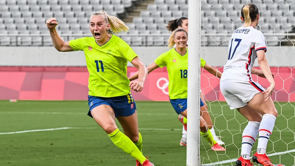 Stina Blackstenius ger Sverige ledningen.