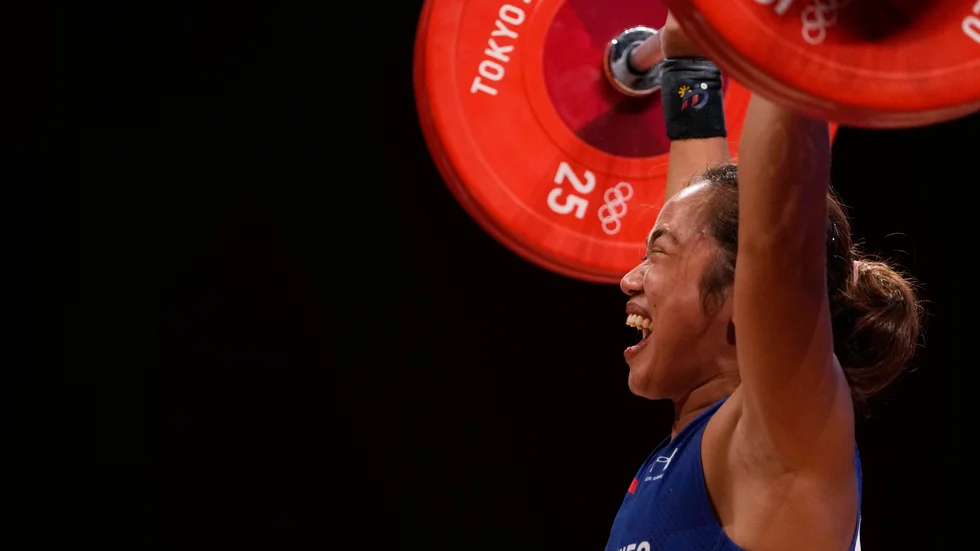 Hidilyn Diaz slog både OS-rekord och vann Filippinernas första OS-guld någonsin.
