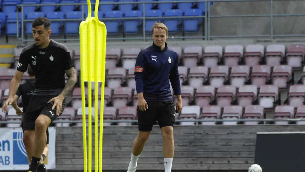 Robert Åstedt har själv spelat i AFC men är sedan en tid tillbaka assisterande tränare i laget.