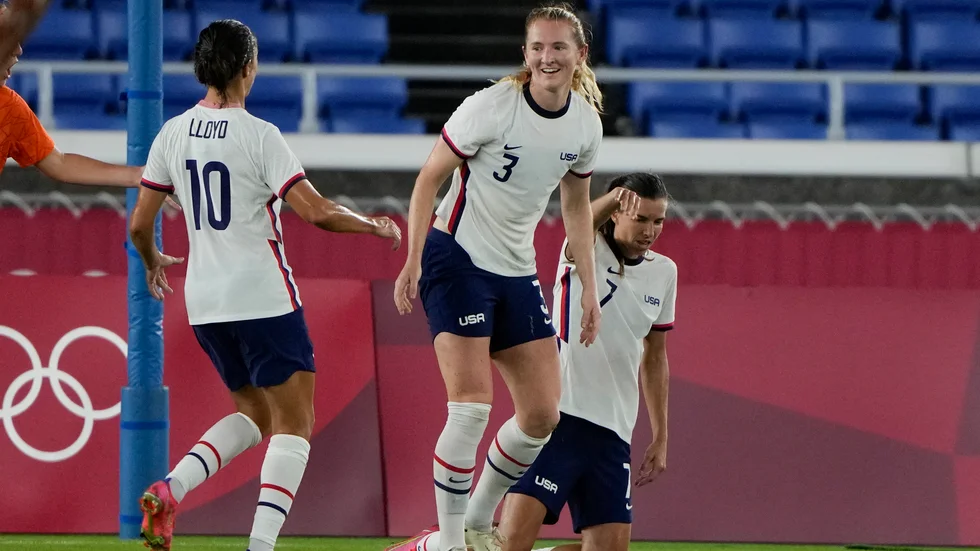 Samantha Mewis firas efter sitt mål. USA är klart för semifinal.