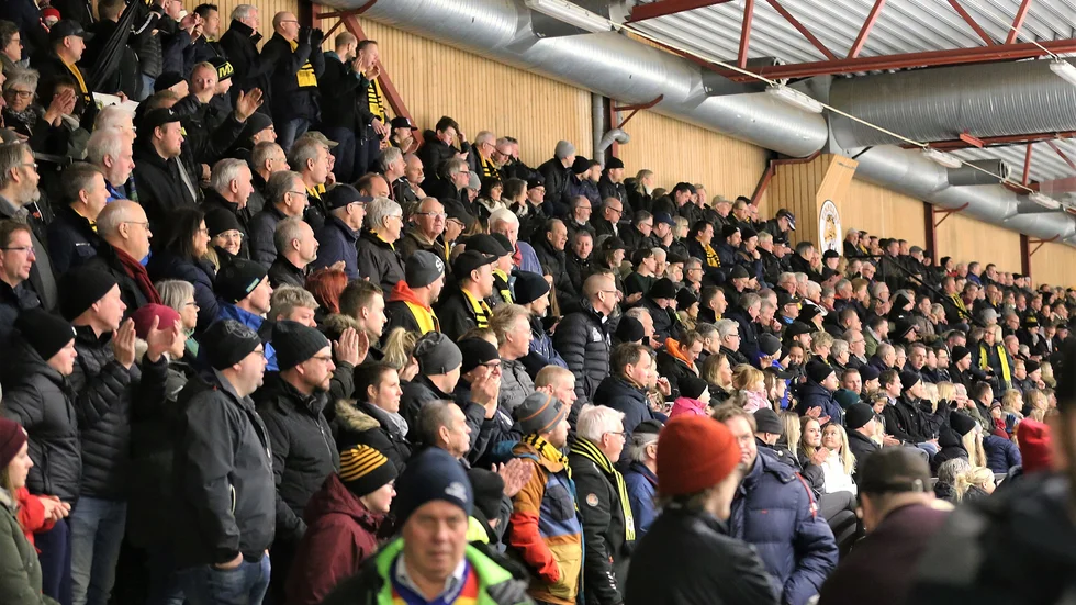 Den 29 september slopas publikrestriktionerna för publik på idrottsevenemang. Vimmerby Hockey möter Kalmar HC i Hockeyettan den 3 oktober.