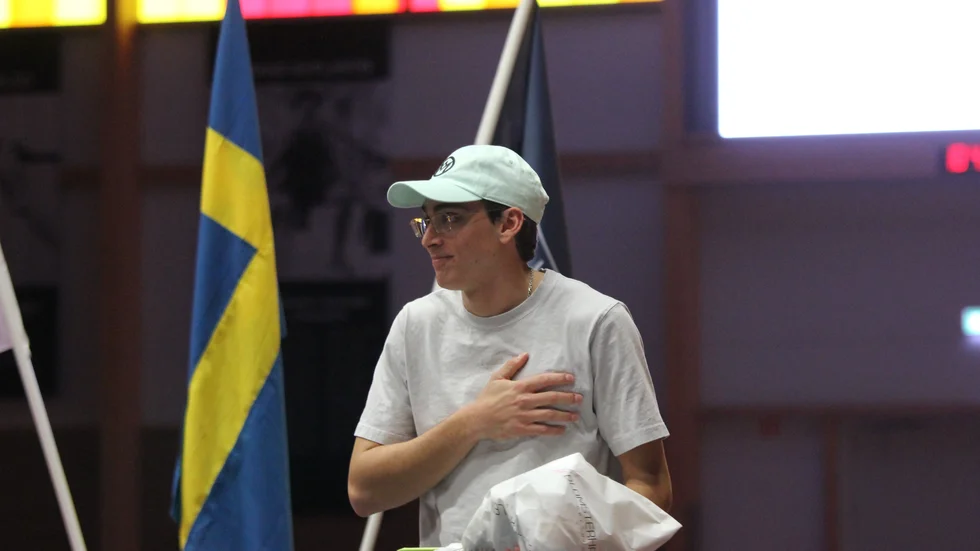 Armand Duplantis hyllades under tisdagen för sitt OS-guld i IFU Arena.