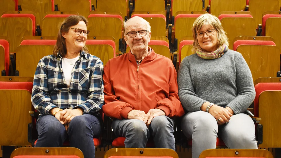 Hjördis Brännström, Henrik Andersson och Maria Burlin är samtliga glada över att kunna presentera ett fullspäckat program för Burträsk Riksteater- och Musikförening.