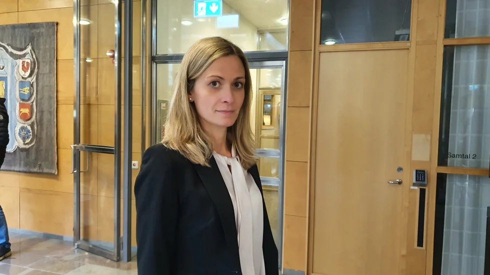 Kammaråklagare Malin Axelsson väcker åtal mot de två män i 20-årsåldern som sedan i början på juni suttit häktade misstänkta för mord och försökt till mord på två män i 40- respektive 25-årsåldern.