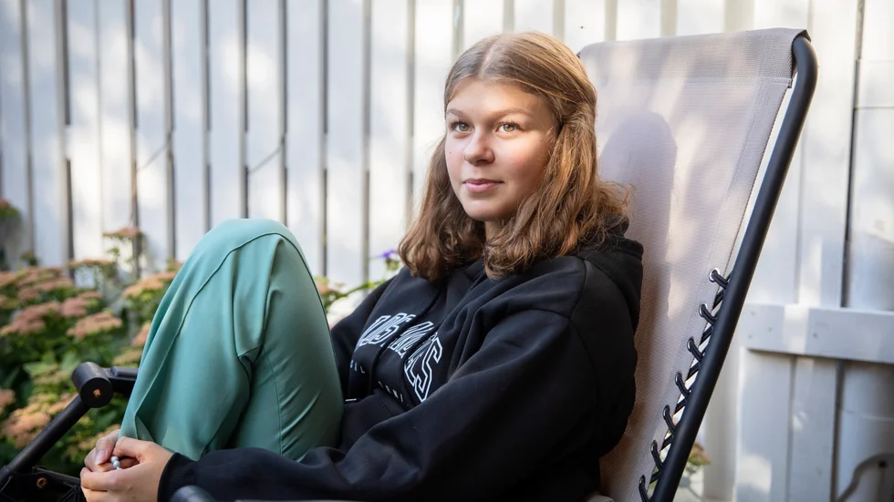 Hittills har Malva Sahlin Wiström sålt 250 armband. Målet var att samla in 10 000 kronor innan hennes födelsedag i slutet av januari nästa år. Men bara på några veckor har hon samlat in 15 760 kronor till forskningen om ALS.
