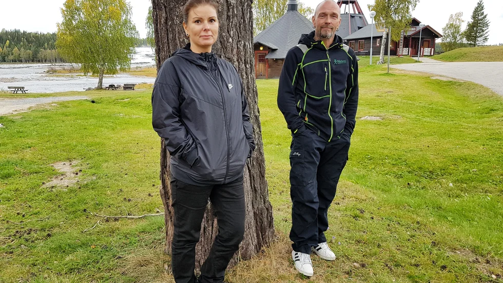 Att ha ett barn som väntar på organtransplantation vänder upp och ner på livet och innebär en ständig oro. För att få en paus i den tuffa vardagen åkte därför Anette och Christer Holmvall med sina två barn på Jontefondens familjeläger i Storforsen. "Här förstår alla hur det är", säger Anette Holmvall.