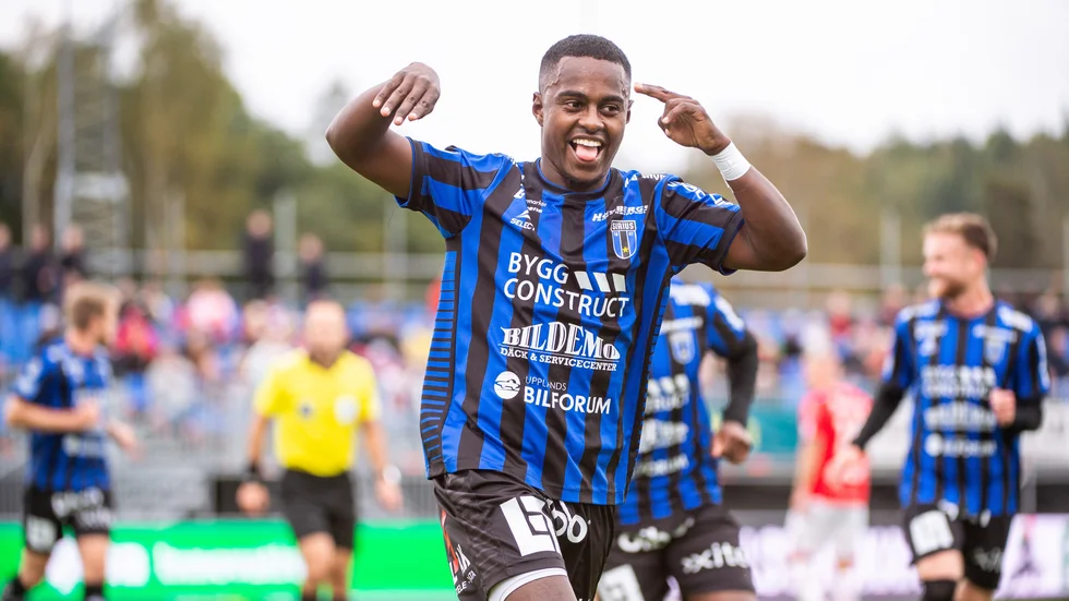 Sirius Nahom Girmai Netabay jublar efter att ha gjort mål i matchen mot Degerfors.