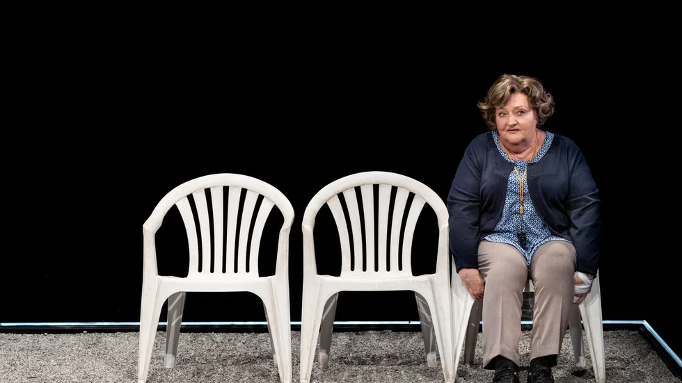 Skådespelaren Marianne Mörck imponerar i föreställningen "Britt-Marie var här", som bygger på Fredrik Backmans bok med samma titel, menar recensenten och kulturredaktör Eva Åström.