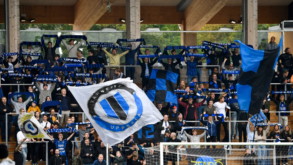 Siriussupportrarna får inte ta in stora flaggor och banderoller på allsvenska matchen mot IFK Norrköping. Arkivbild.