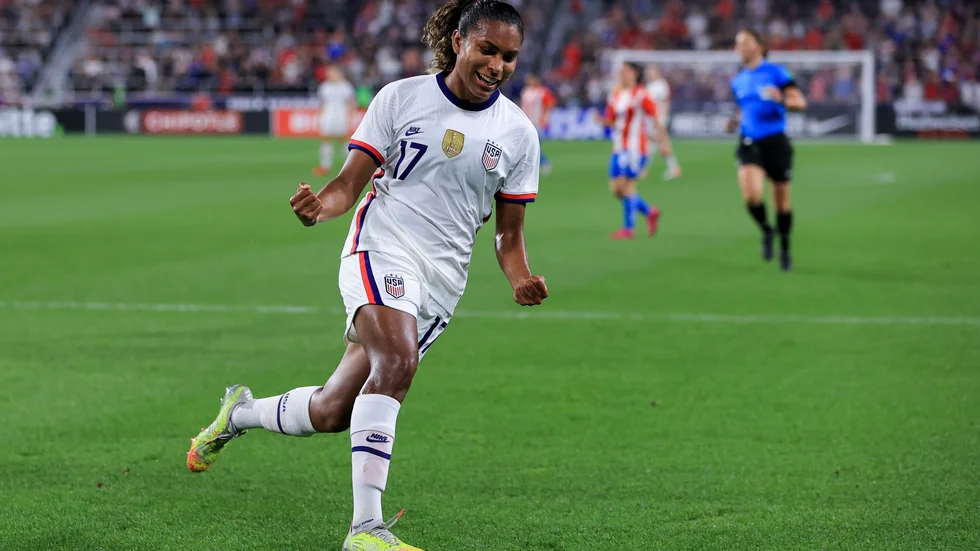 USA:s Catarina Macario jublar efter sitt 5–0-mål mot Paraguay.
