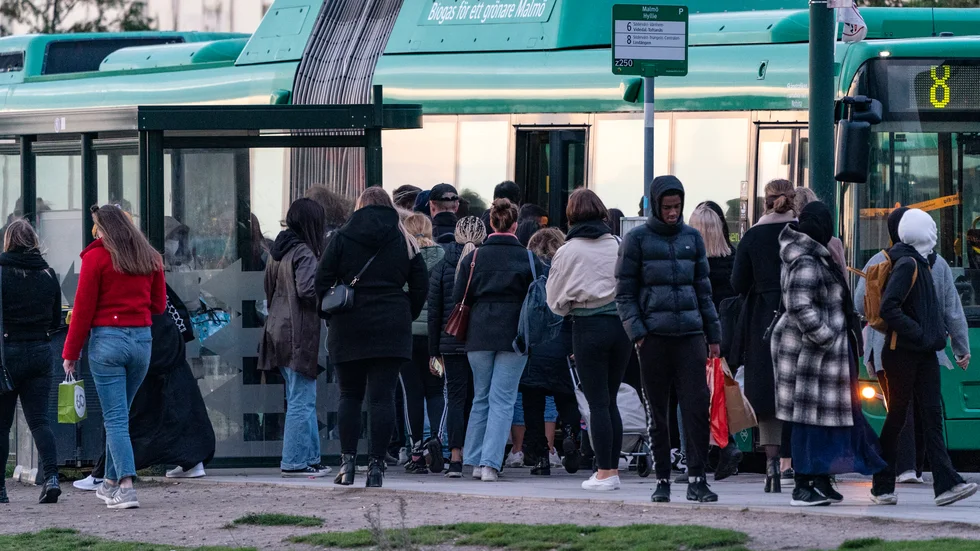När de alltför viljestarka medborgarna har svårt att följa de rekommendationer som gavs uppstod ett läge där smittan fick spridas alltför vitt, skriver B Carlsson.