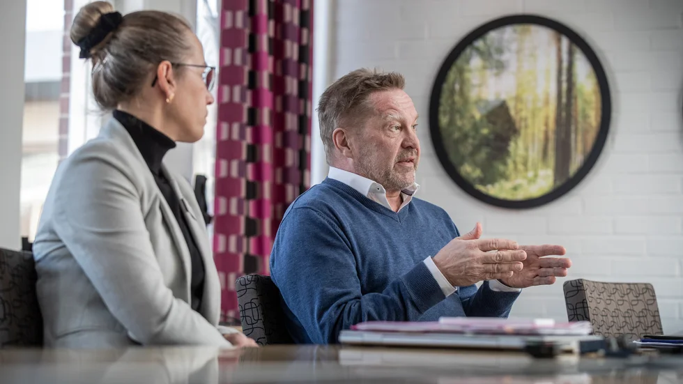 Enhetschef Nataliya Renlund och socialchef Hans Nyberg säger att problemen som har varit på enheten nu har stabiliserats och att alla vill framåt.