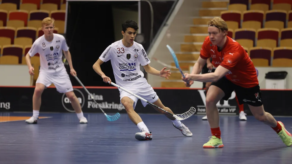 Melvin Alm (nr 33) debuterade i superligan när Storvreta mötte Fagerhult Habo.