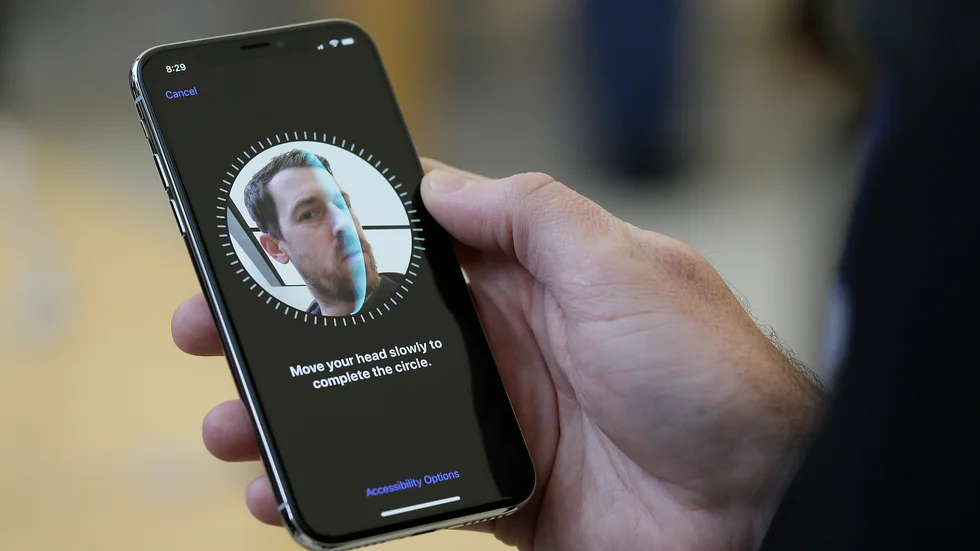 Ansiktsigenkänning finns bland annat som nyckelfunktion i många mobiltelefoner. Arkivbild.
