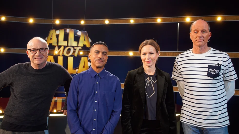 Första matchen i grupp två spelas av Jonas Gardell och Jason Diakité mot Nina Persson och John Ajvide Lindqvist. Pressbild.